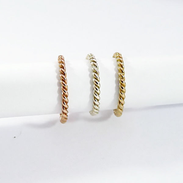 Pandora gold twist on sale ring